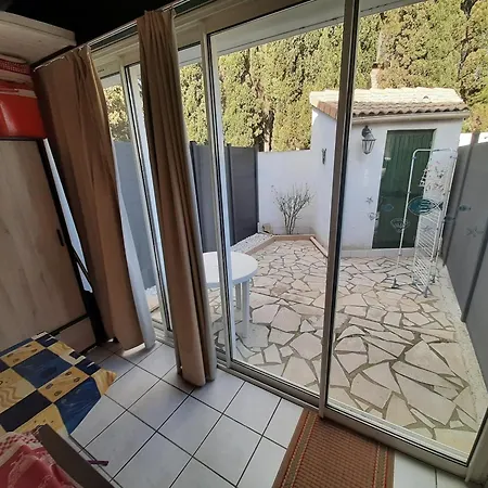 Casa de Férias Pavillon Confortable Avec Véranda, 2 Terrasses Et Piscine à - Fr-1-781-87 *