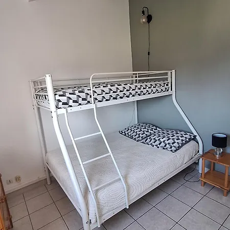 Pavillon Confortable Avec Veranda, 2 Terrasses Et Piscine A - Fr-1-781-87