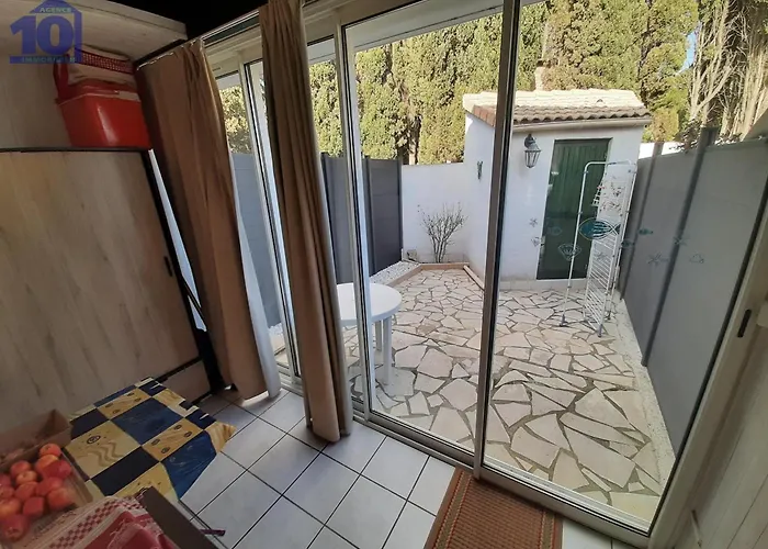 Casa de Férias Pavillon Confortable Avec Véranda, 2 Terrasses Et Piscine à - Fr-1-781-87 *